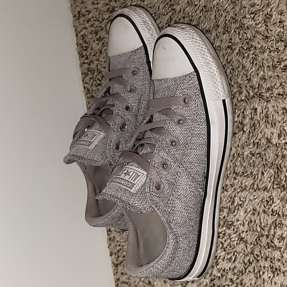 SIZE 6 Converse